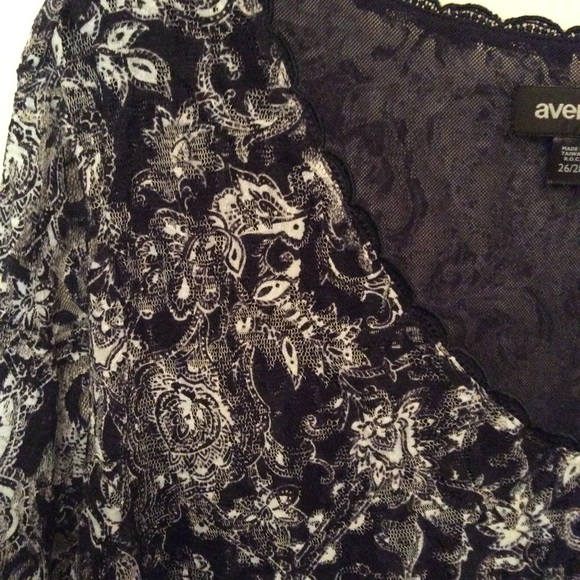 Avenue    Fancy Print   Stretch Lace Blouse 🌹 EUC - Picture 4 of 5